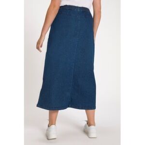 NEW! Blue Pockets Denim A-Line Skirt. must be purchased in a $25 bundle